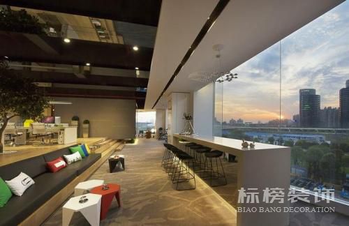 辦公室裝修室內(nèi)陳設(shè)的種類(lèi)